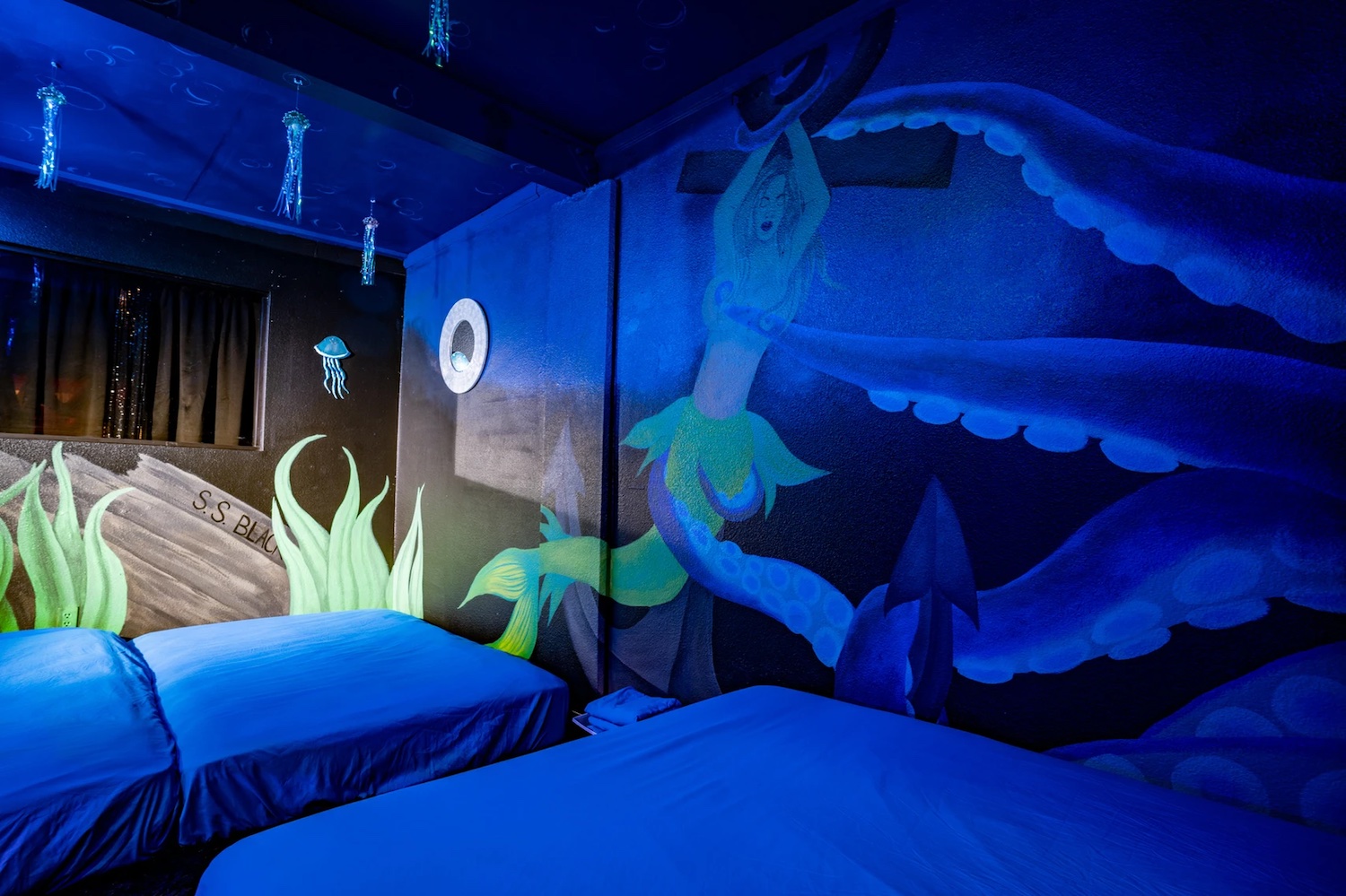Bubblegasm Orgy Room interior at House of Black, San Diego — photo 5